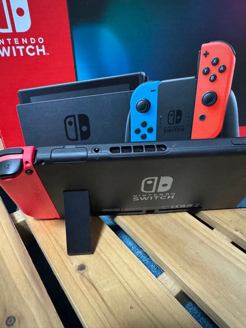 Nintendo Switch 本体【美品】　ソフト2つ付き