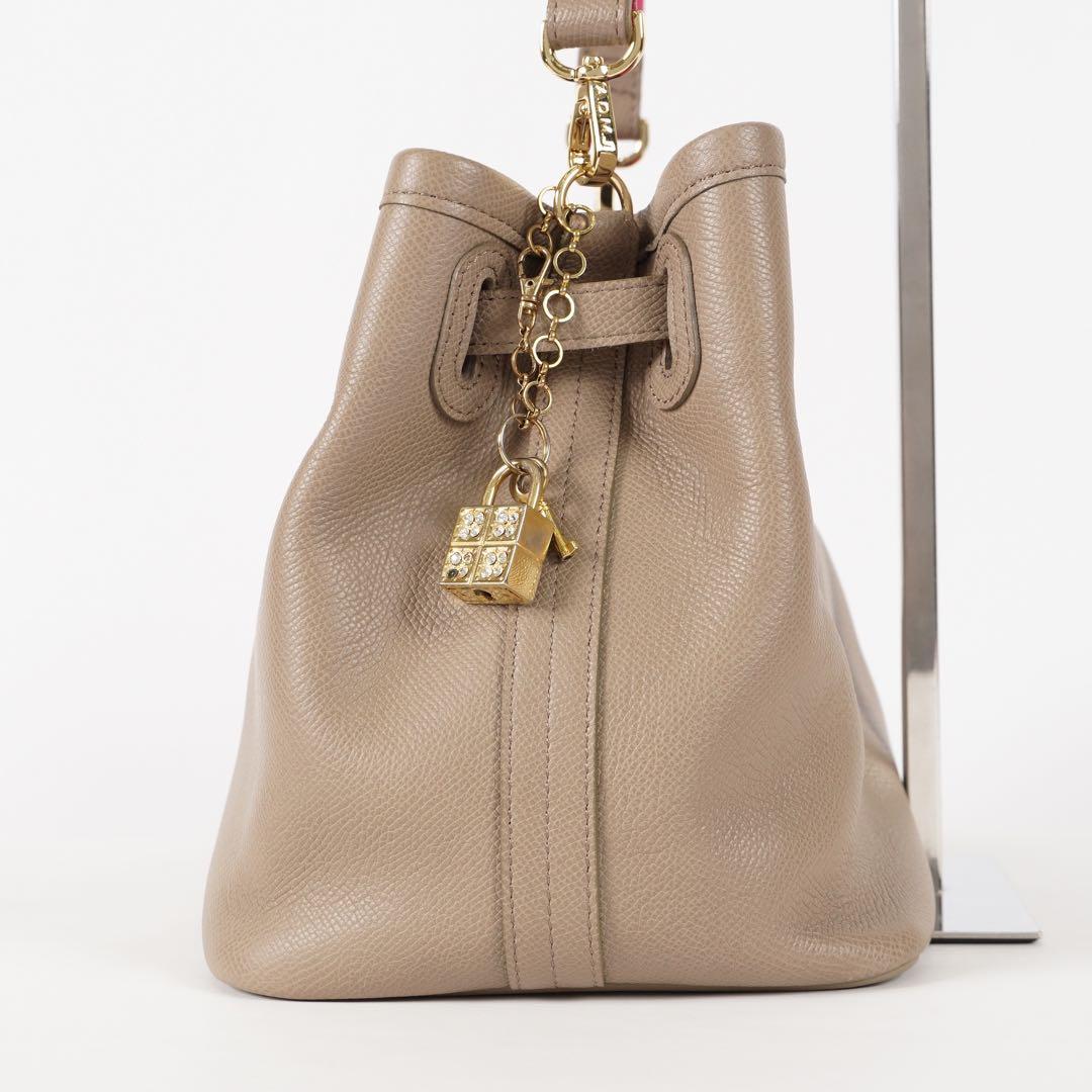 【未使用✨】ADMJ ショルダーバッグ レザー 南京錠チャーム付き グレージュ