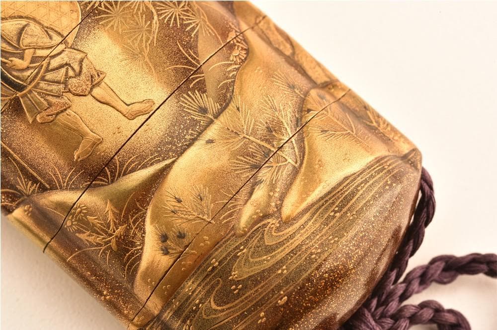 桃太郎の金蒔絵印籠　銘：松花斎（根付　鯉・魚）