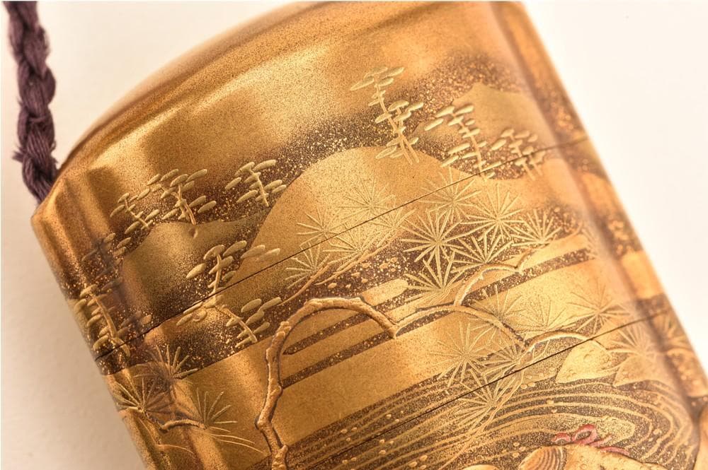 桃太郎の金蒔絵印籠　銘：松花斎（根付　鯉・魚）