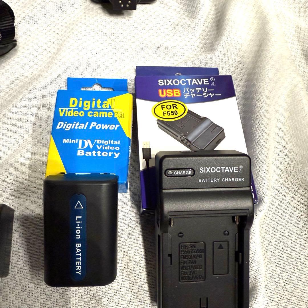 ワンオーナーSONY DSC-F828 デジタルカメラ　ストロボ 新品バッテリー