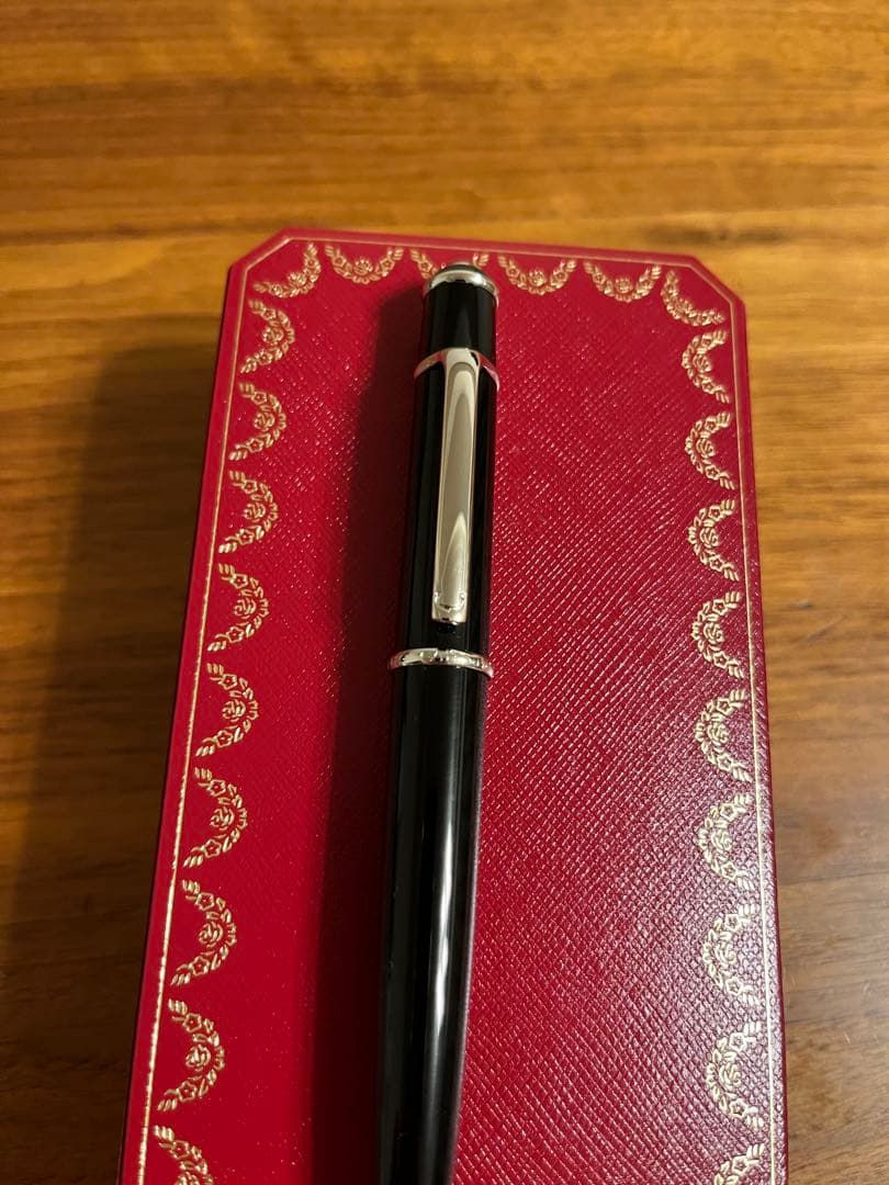Cartier ボールペン 黒 ケース付き