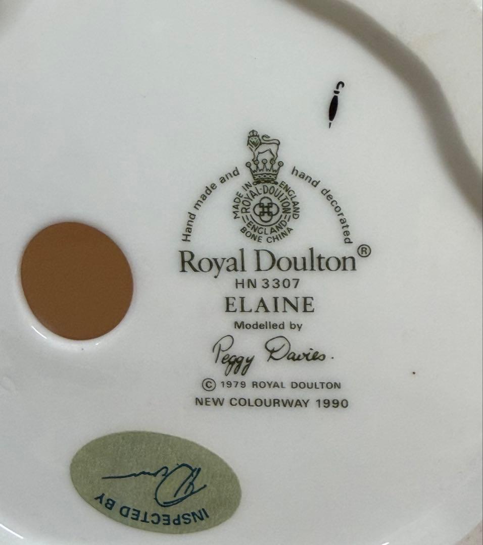 値下げ中　美品ロイヤルドルトンのフィギュリン