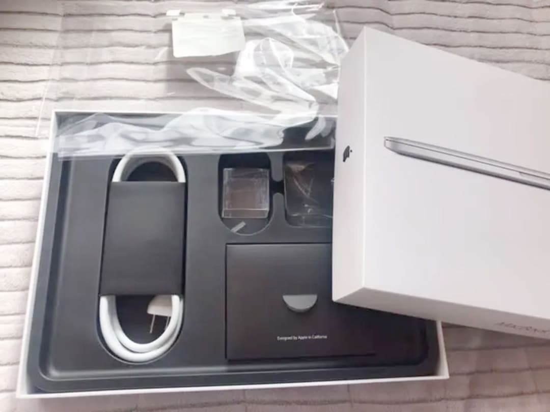 化粧箱付き　MacBook Pro 13インチ　core i7 512GB