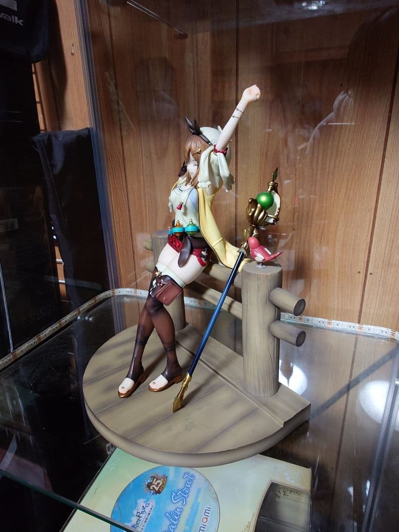 ライザのアトリエ ライザフィギュア1/7+タペストリー