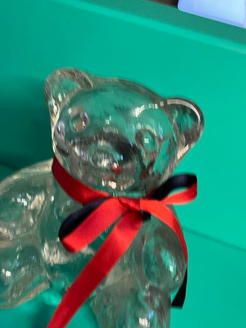 大型　ガラス製クマのオブジェ 赤黒リボン付き
