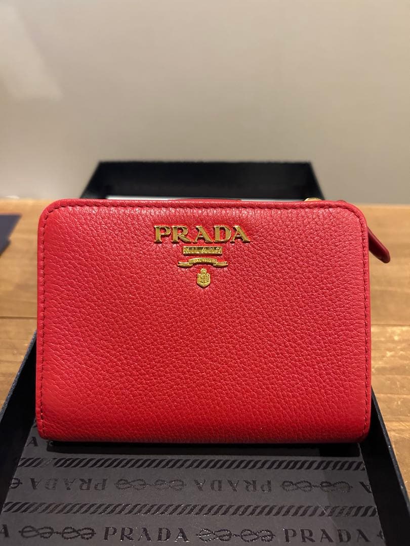 【新品・未使用】PRADA 二つ折り財布