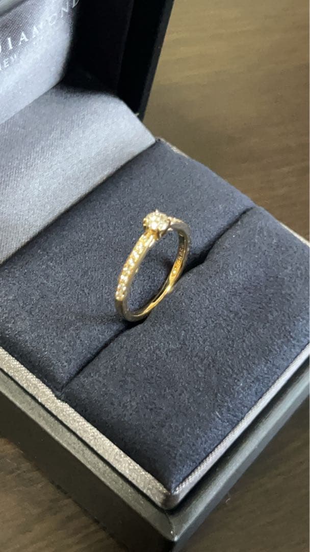 ラザールダイヤモンド 婚約指輪 K18YG 0.22ct Hカラー VS2
