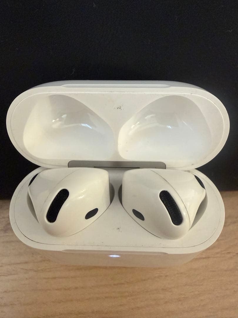 AirPods 4世代　ノイズキャンセリング搭載モデル