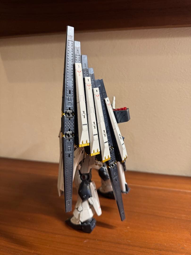 RG νガンダム チタニウムフィニッシュ　組立済み