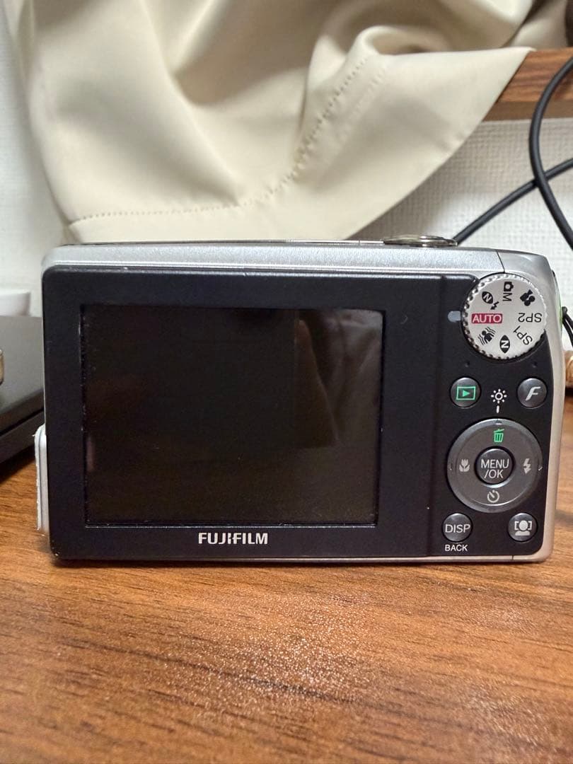 Fujifilm FinePix F40 コンパクトデジタルカメラ