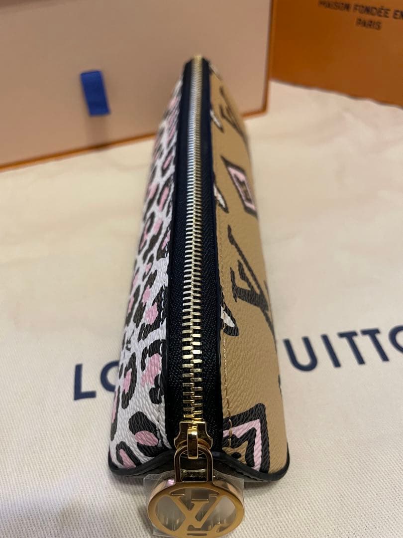 OK 未使用品Louis Vuitton ペンケース　モノグラム ヒョウ柄