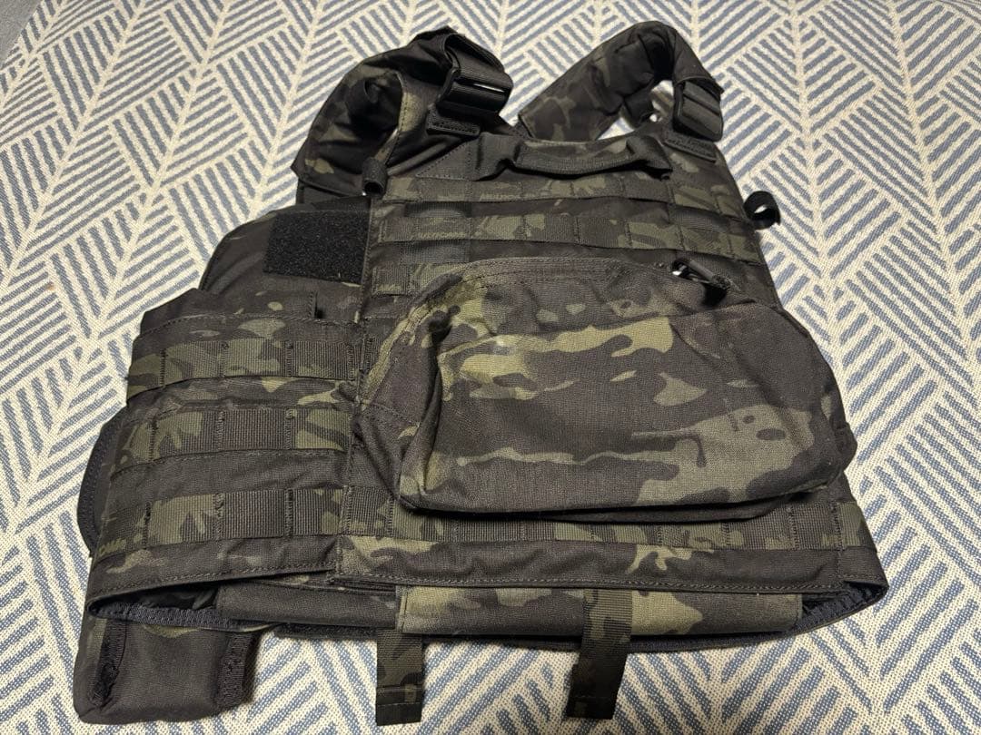 EMERSON LBT6094Aスタイル プレートキャリア　　マルチカムブラック