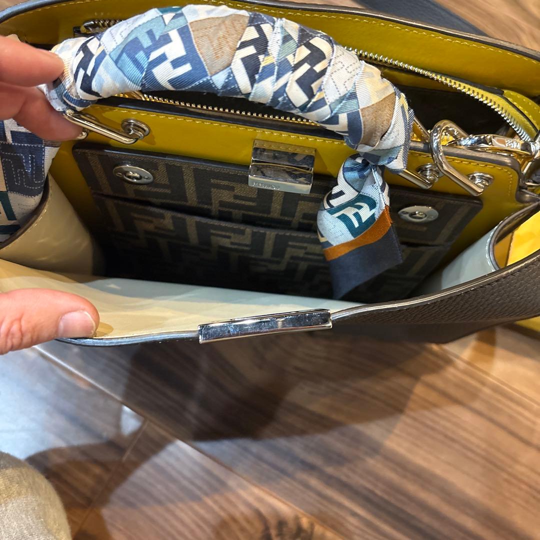 FENDI ピーカブー ISeeU スモール　ショルダーバッグ