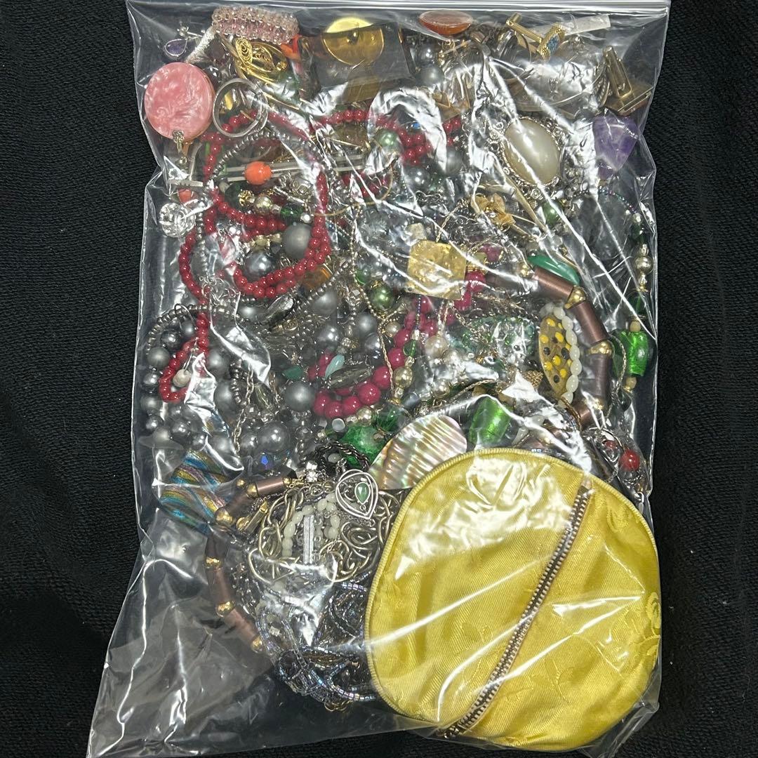 イミテーションアクセサリー まとめ売り 1kg ④