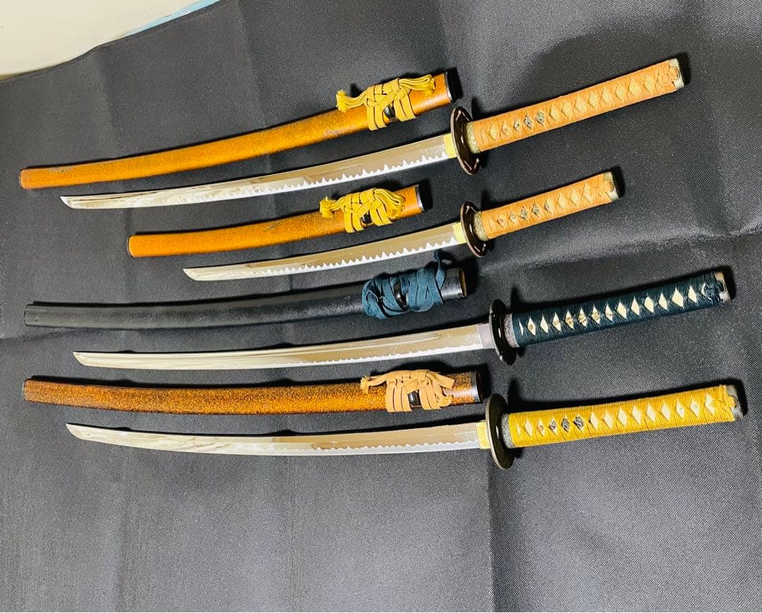 模造刀 のたれ刃紋 居合刀 4本セット 太刀 脇差 コレクション （B02）