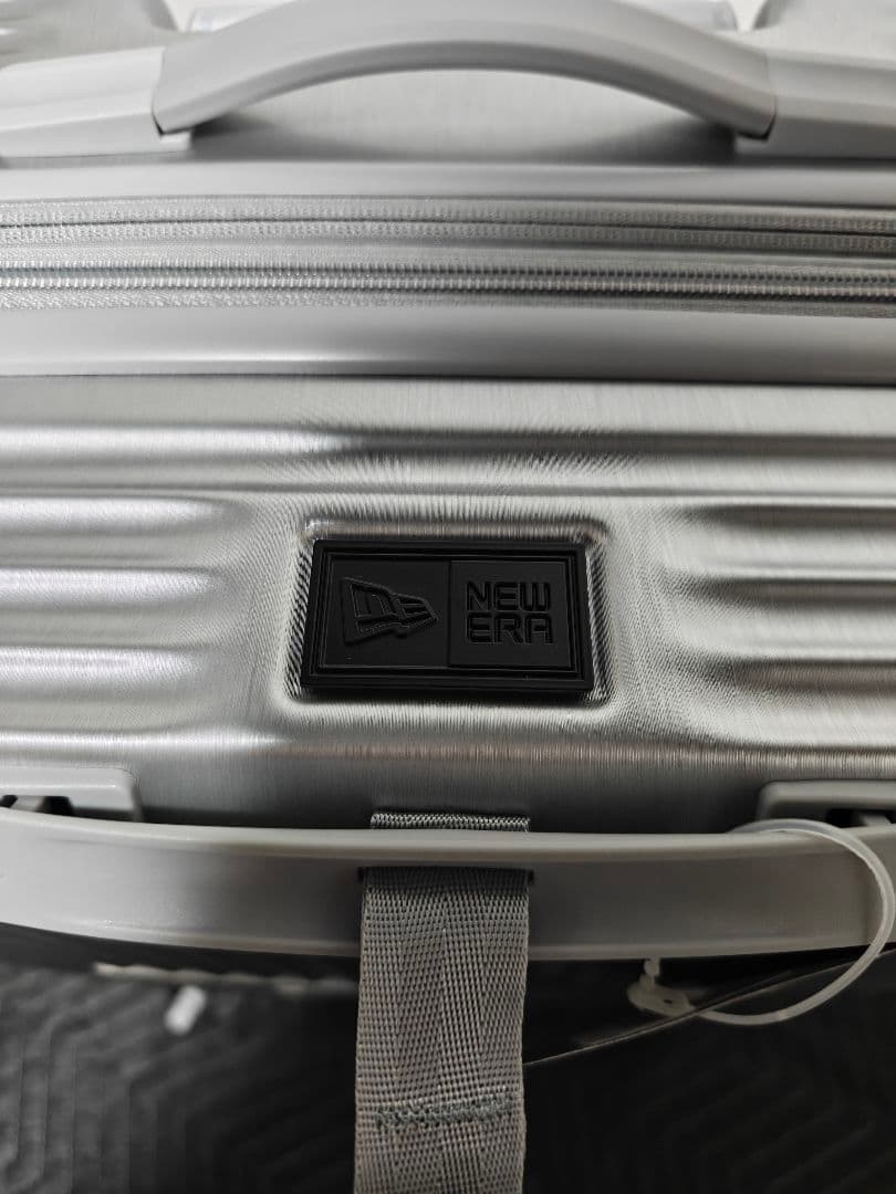 ニューエラ　キャリーケース