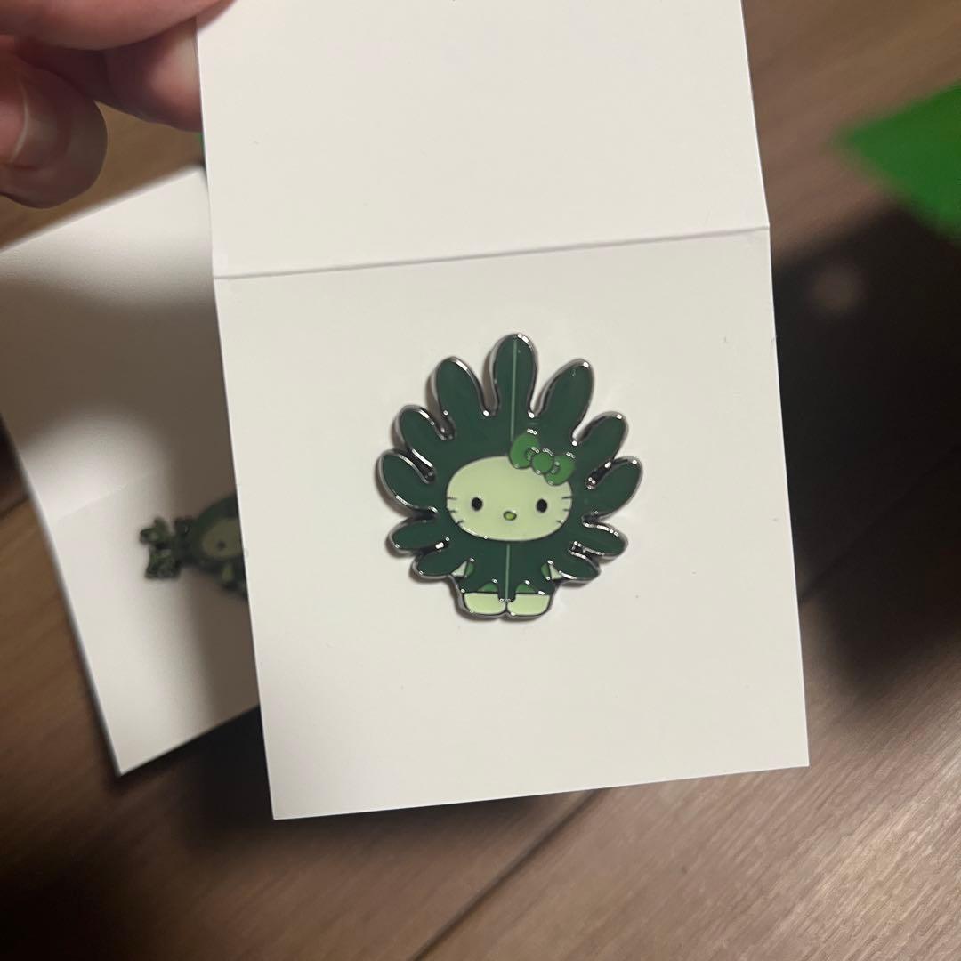 万博　日本館　キティ　ピンバッジ　ワカメ　もずく　藻類