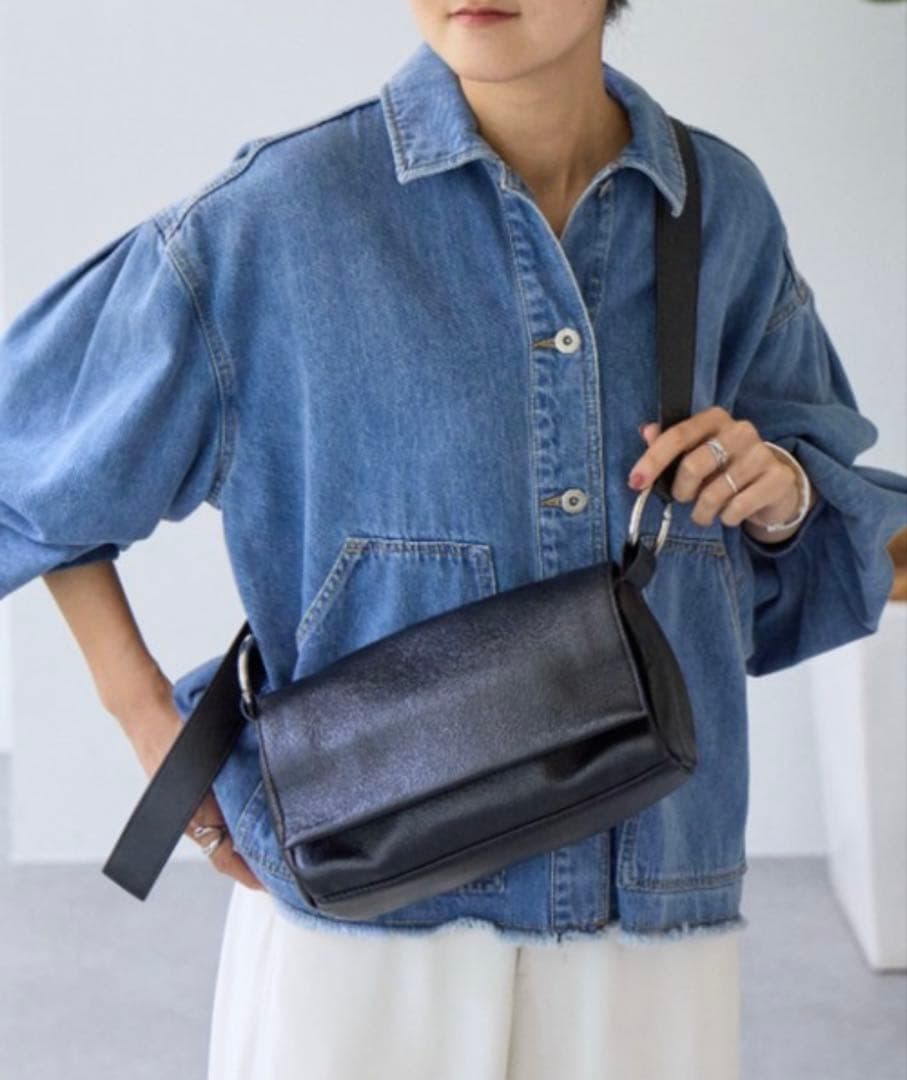 【新品】 ボディバッグ / ショルダーバッグ ブラック / 黒