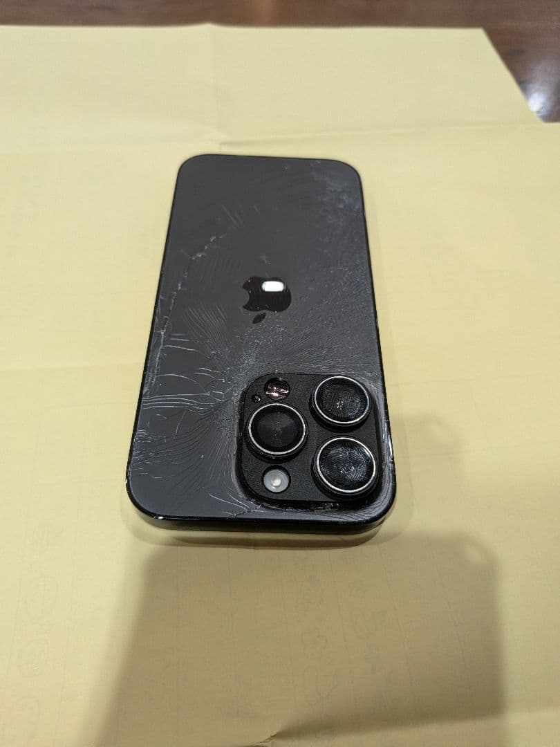iPhone14pro 背面割れ