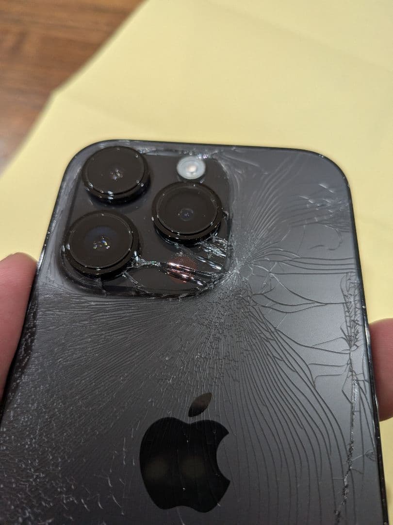 iPhone14pro 背面割れ