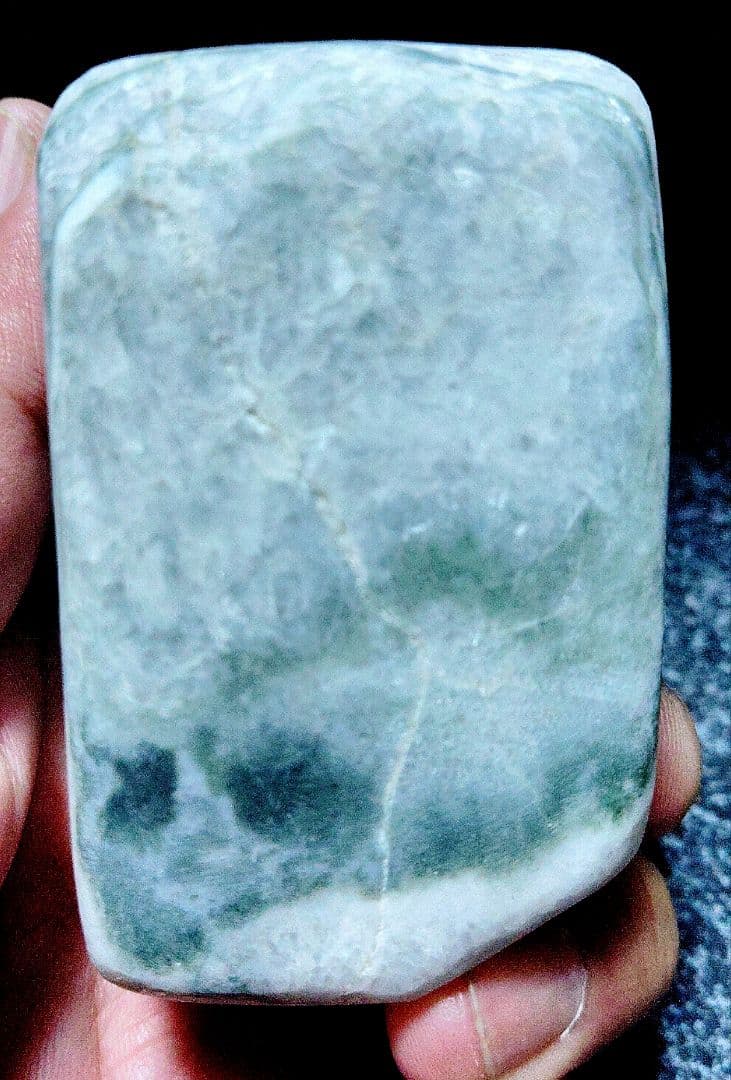 ★翡翠原石★稀少！下仁田硬玉翡翠【転石・切り出し〜磨き483ｇ】