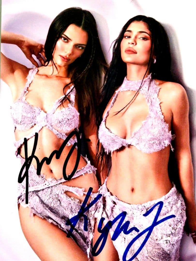 ケンダル・ジェンナーとカイリー・ジェンナー直筆サイン入り2Lサイズ写真