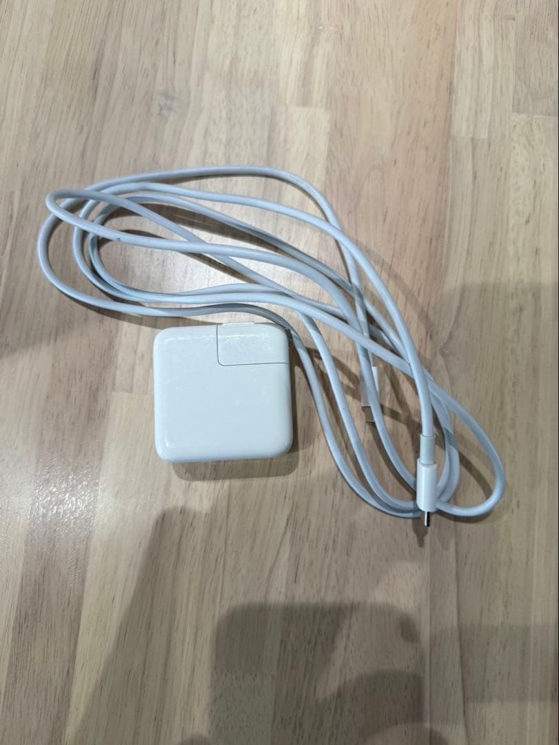 M1 MacBook airスペースグレー USB-Cポート x2