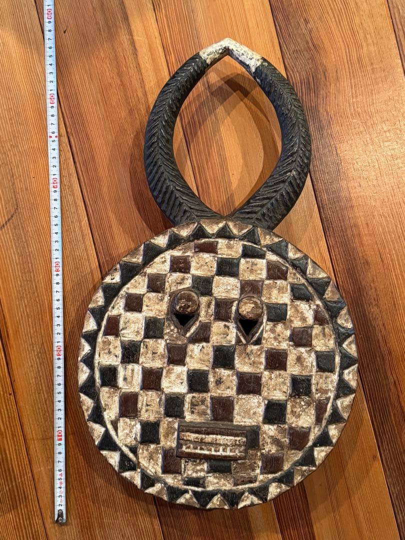 アフリカのマスク　お面 木製チェッカーパターンの面 約60