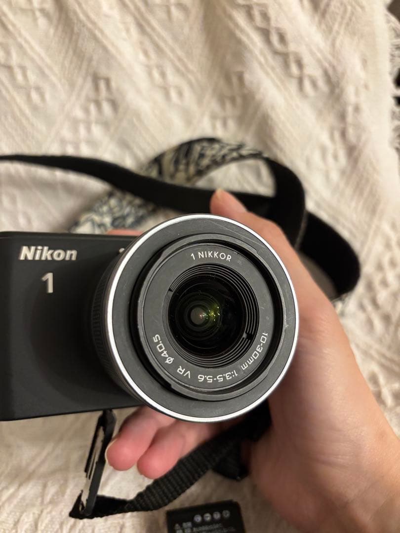Nikon S1 本体　標準ズームレンズセット　(バッテリー2つ付き)