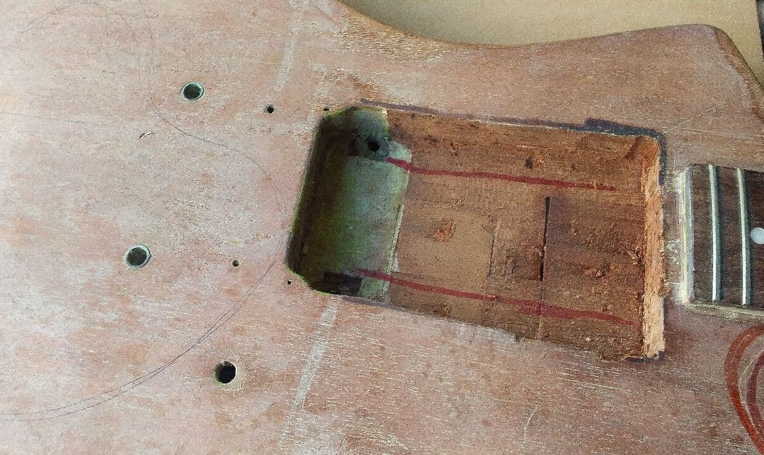 謎ジャンクギター＋大型ハードケース