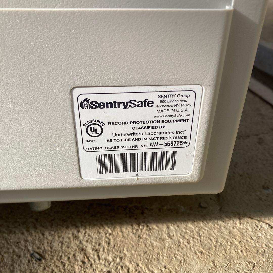 SentrySafe デジタル式 耐火金庫 テンキー式 AW-569725