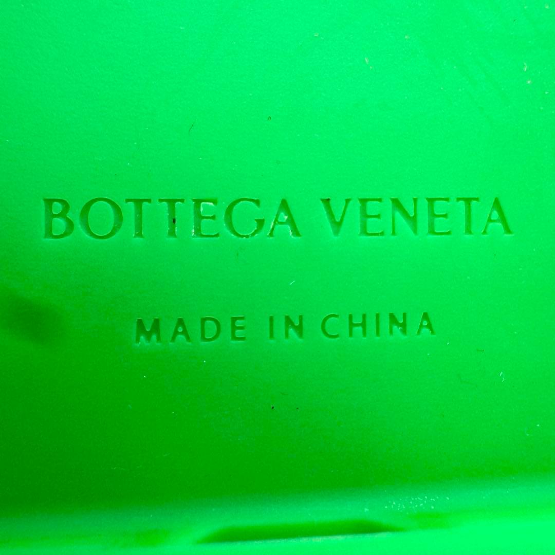 【極美品】ボッテガヴェネタ iPhone16 pro ケース イントレチャート