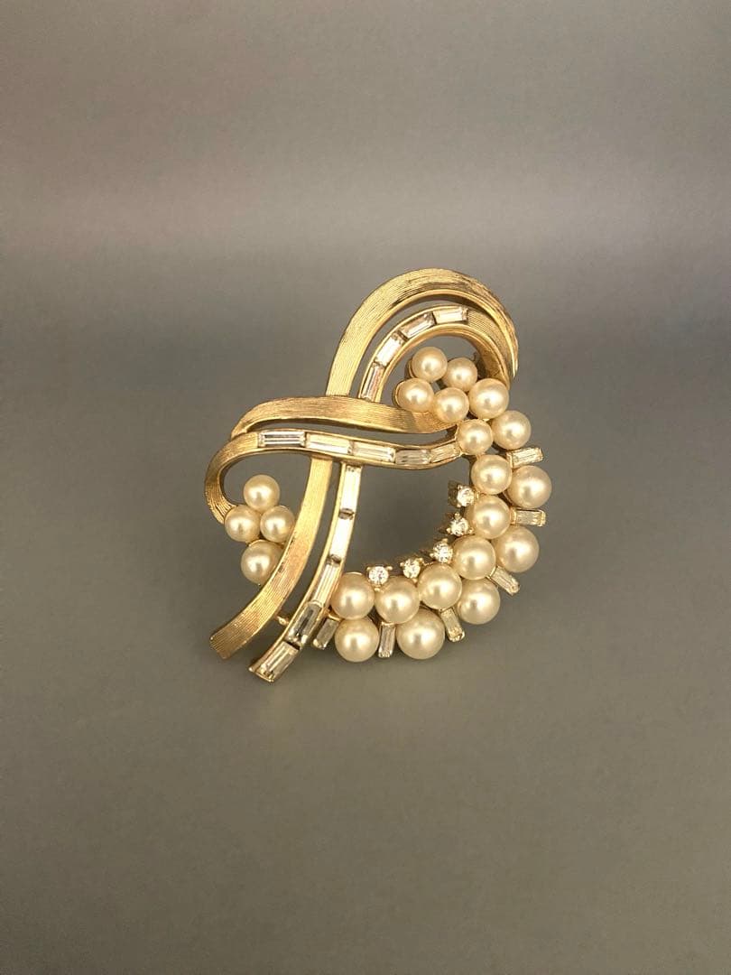 lotuscloud 2512⭐️TRIFARI トリファリヴィンテージブローチ