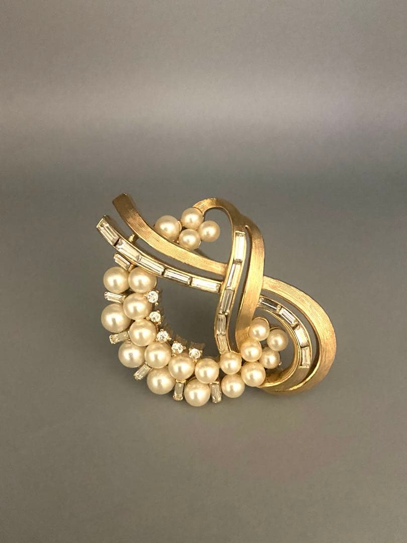 lotuscloud 2512⭐️TRIFARI トリファリヴィンテージブローチ