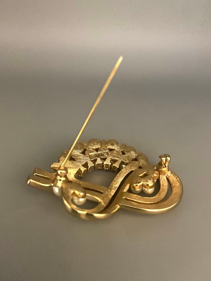 lotuscloud 2512⭐️TRIFARI トリファリヴィンテージブローチ