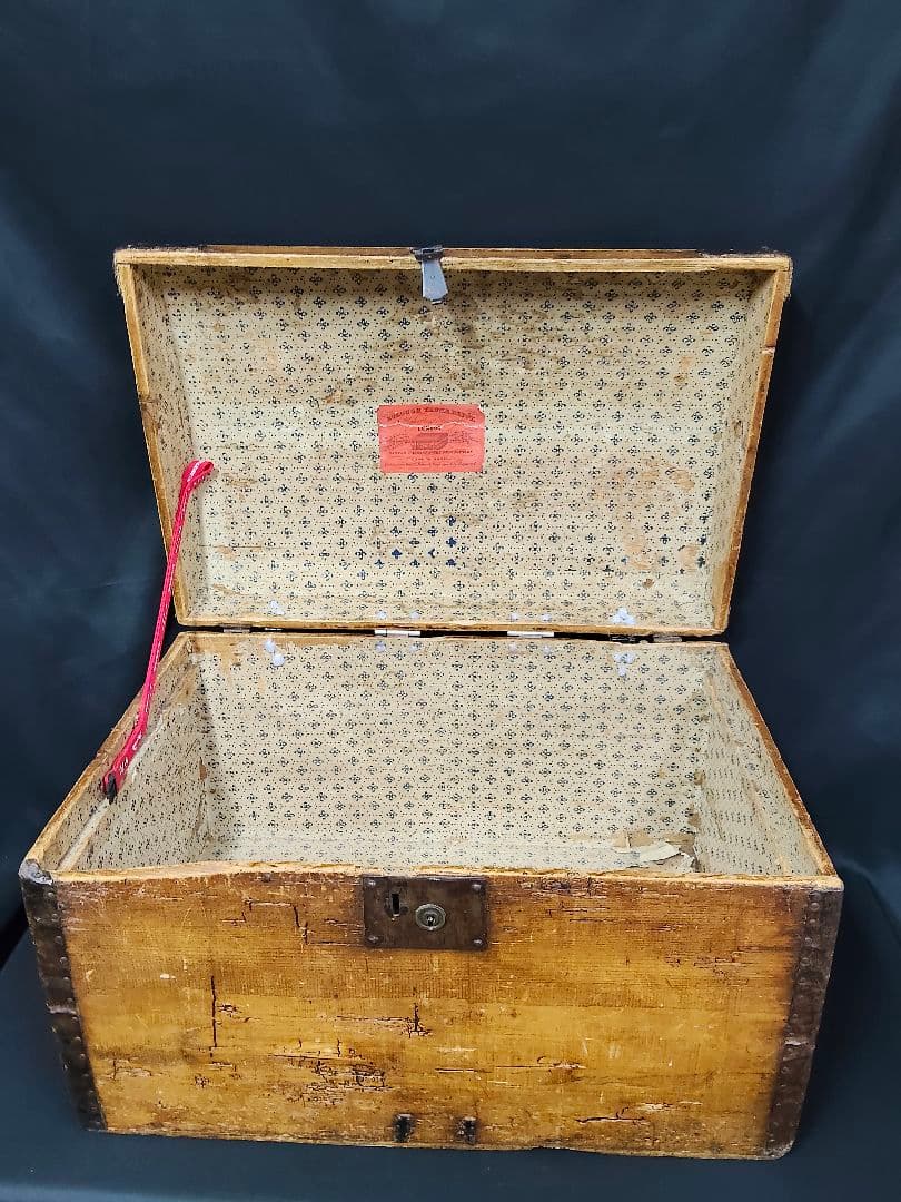 【雰囲気抜群】アンティーク トランク 木箱 ドームトップ 鋲打ち 宝箱 什器