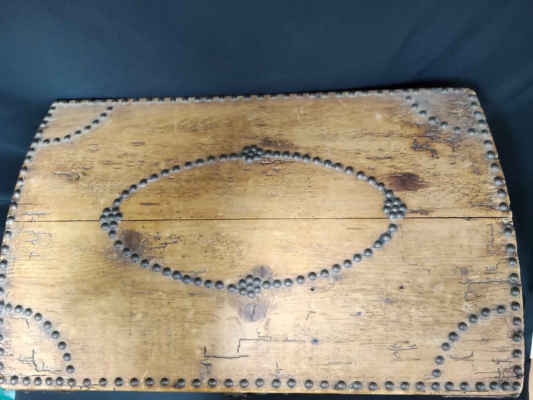 【雰囲気抜群】アンティーク トランク 木箱 ドームトップ 鋲打ち 宝箱 什器