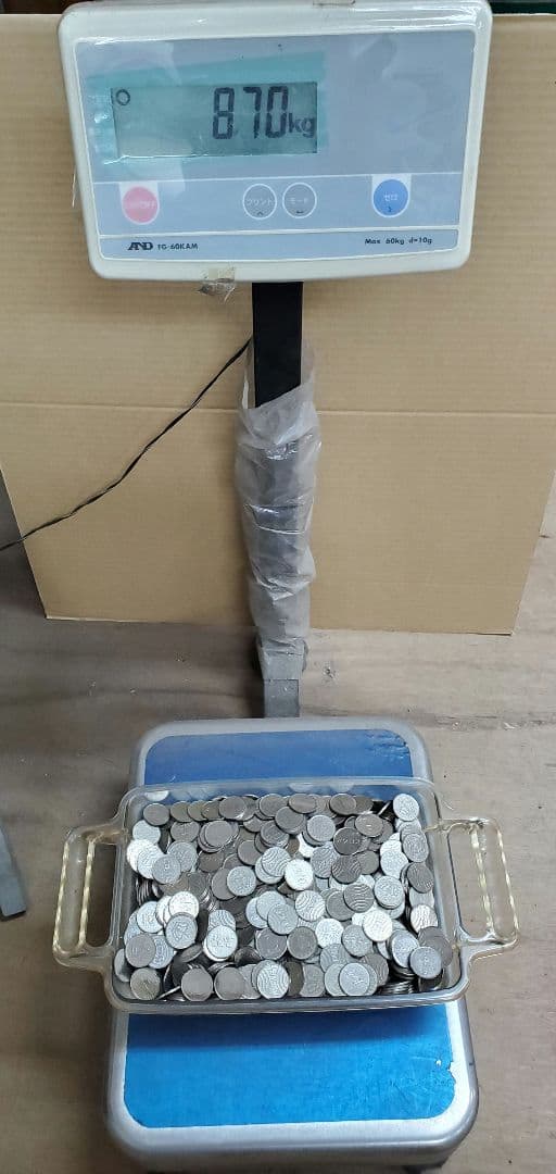 パチスロ スロット  メダル 【絵柄材質混合】3500枚以上　ドル箱3個付