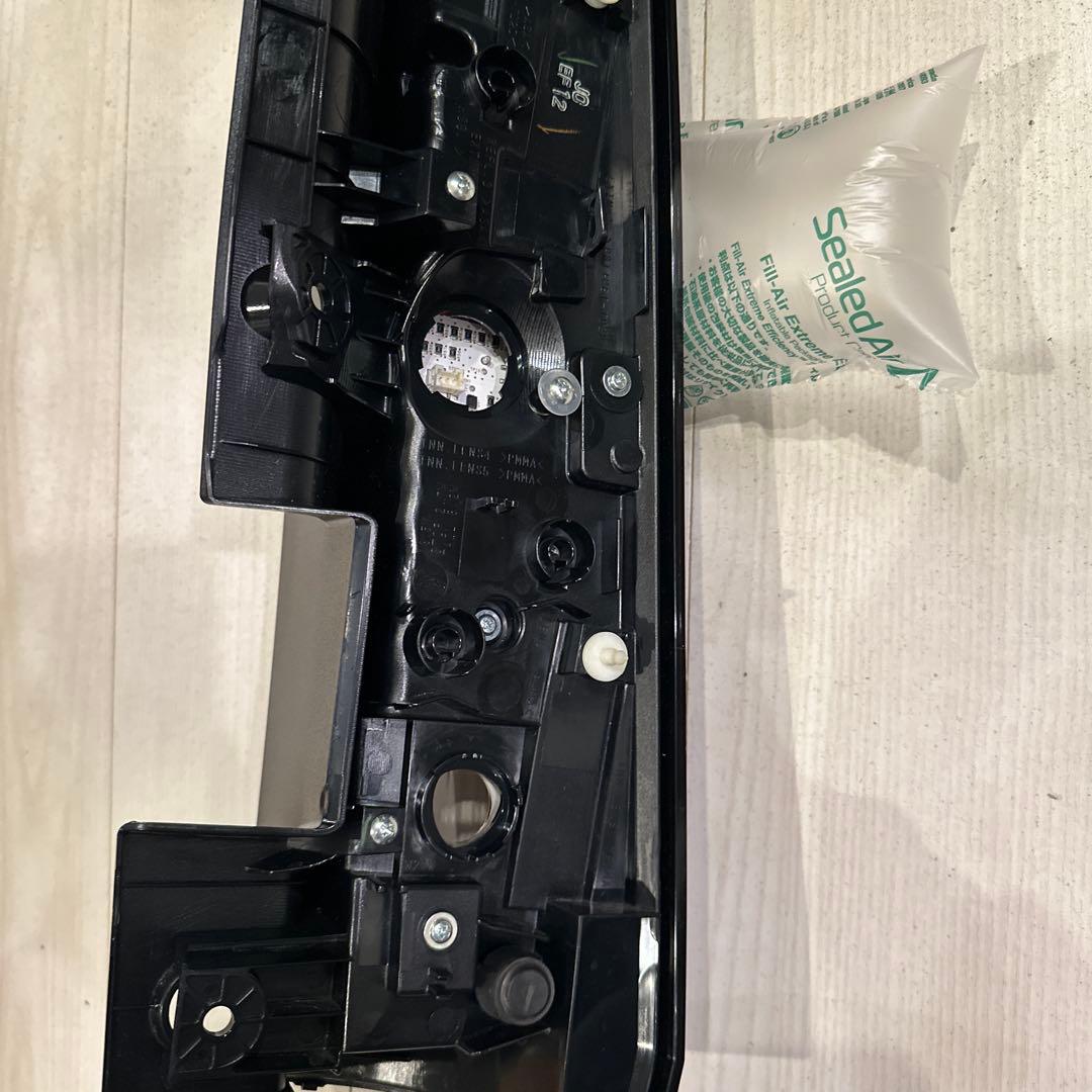 ステップワゴン左テールランプ