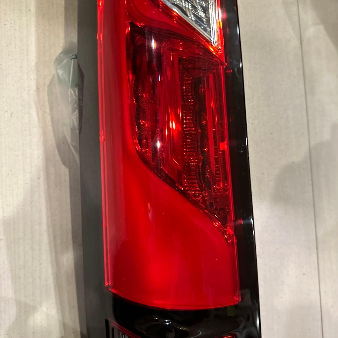 ステップワゴン左テールランプ