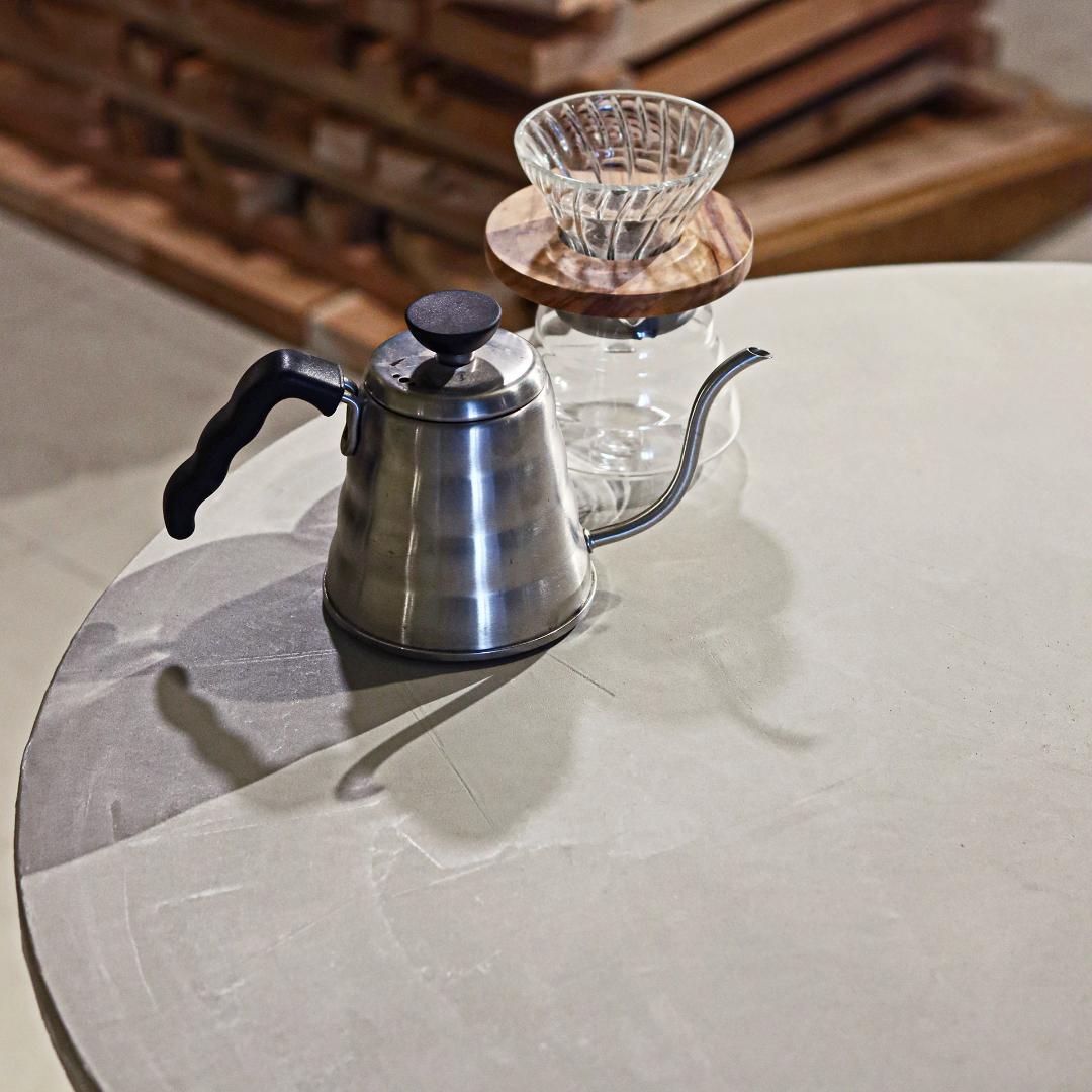 オーダー専用｜円形｜ラウンドテーブル｜オフホワイト｜薄塗りモルタル