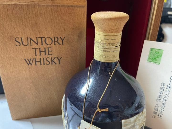 値下げしましたSUNTORY THE WHISKY 箱付 陶器ボトル 750ml