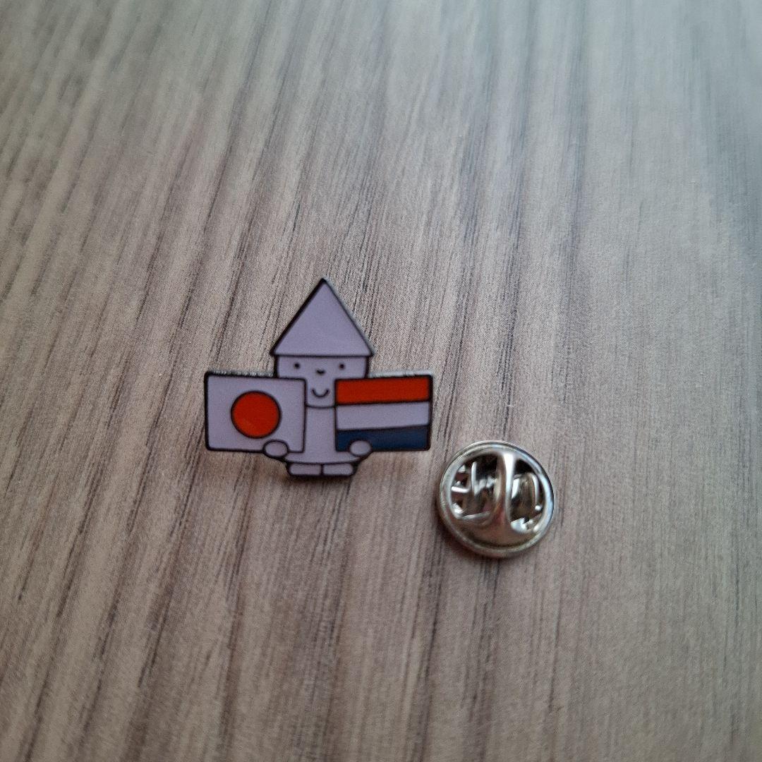 万博 EXPO2025 オランダピンバッジ　日蘭交流　425周年記念　ニオくん