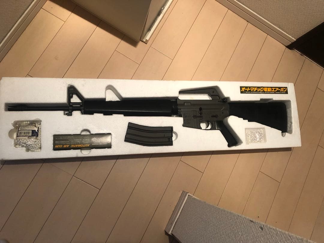 週末値下げ！マルイ電動ガン　M-16ベトナムバージョン エアソフトガン
