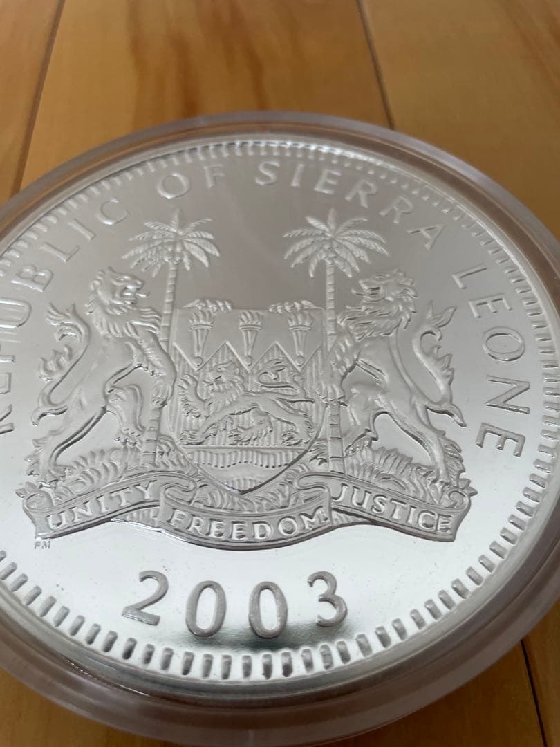 シエラレオネ　鉄腕アトム生誕記念 1キロ銀貨　$150 ASTROBOY