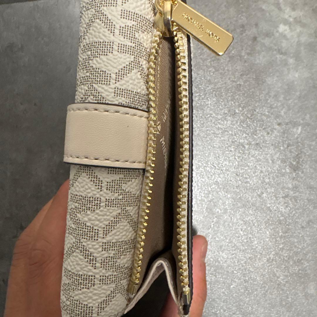 未使用MICHAEL KORS 三つ折り財布　箱付き