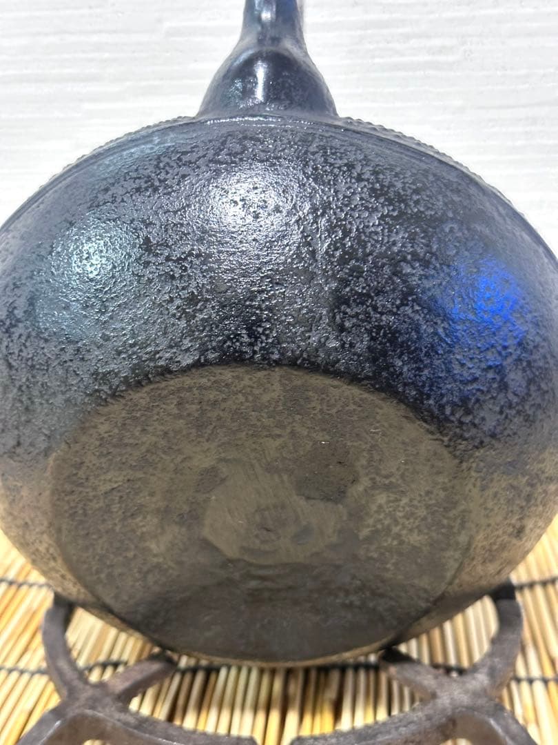 未使用品、供箱、付属品付　南部盛榮堂OIGEN造　算玉アラレ　南部鉄瓶　南部鉄器