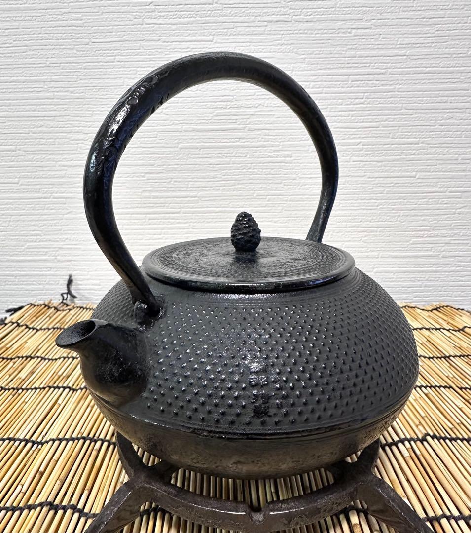 未使用品、供箱、付属品付　南部盛榮堂OIGEN造　算玉アラレ　南部鉄瓶　南部鉄器