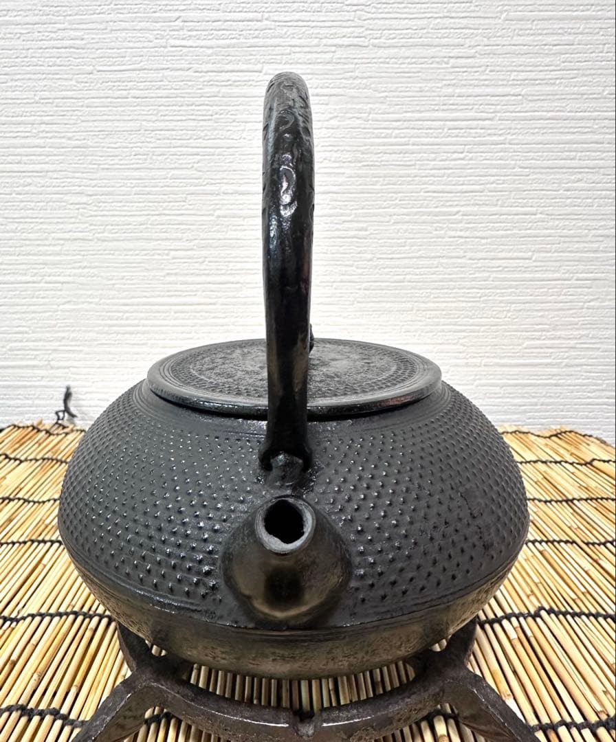 未使用品、供箱、付属品付　南部盛榮堂OIGEN造　算玉アラレ　南部鉄瓶　南部鉄器